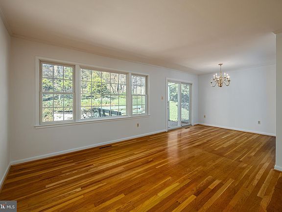 3rd image of 4304 Argonne Dr