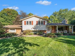 42330 Clemons Dr N, Plymouth, MI