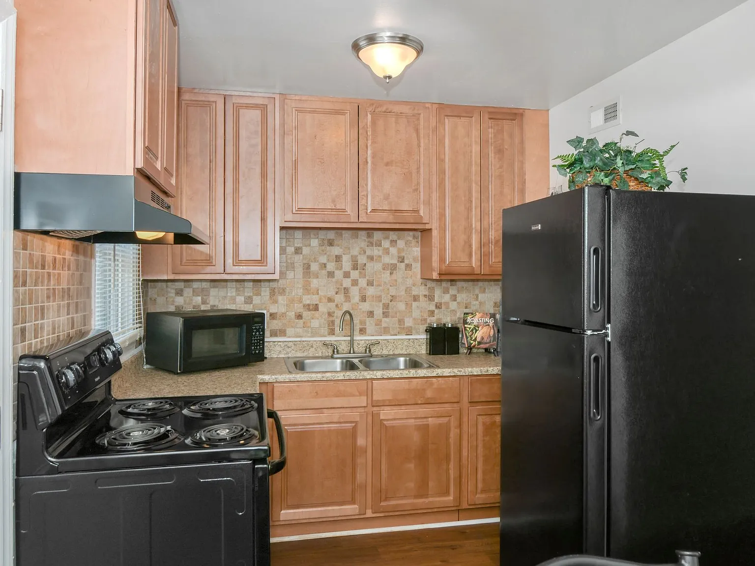 Well-Appointed Apartments in a Vibrant East Charlotte Neighborhood with Renovated Units Available — Photo 3