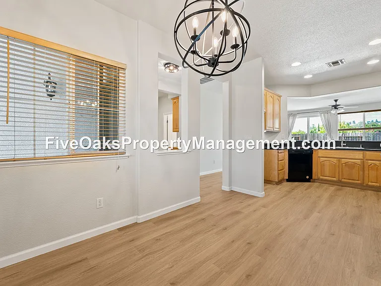 2242 Zittel Dr — Photo 8