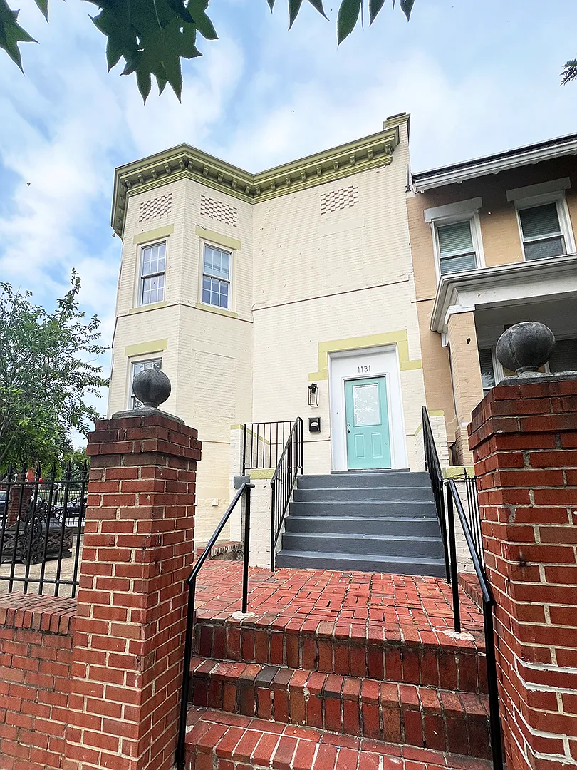 1131 8th St NE — Photo 1