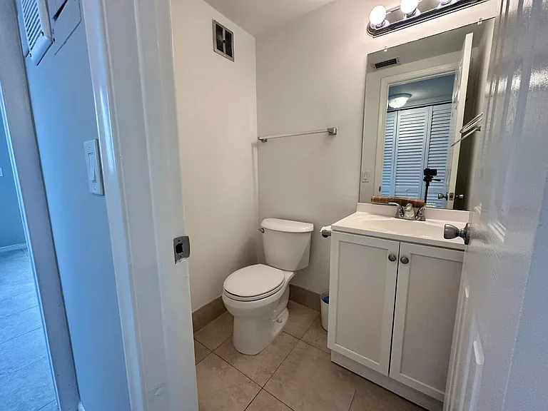 20 Norwich E #A — Photo 12