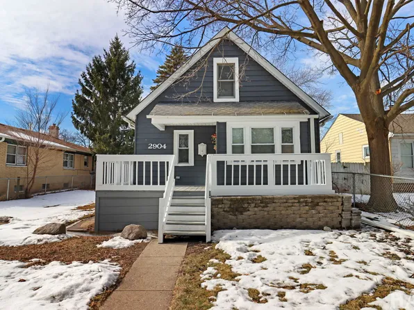 2904 Edina Blvd, Zion, IL 60099