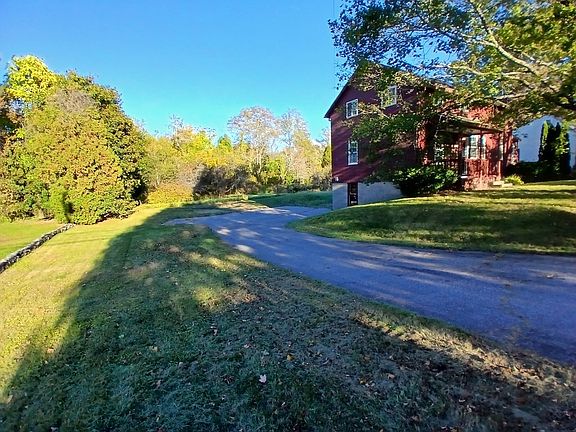 3rd image of 1076 Hill St