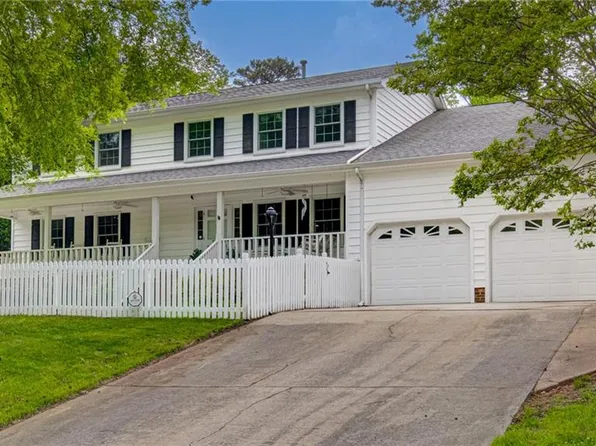 704 Teague Dr, Jamestown, NC 27282