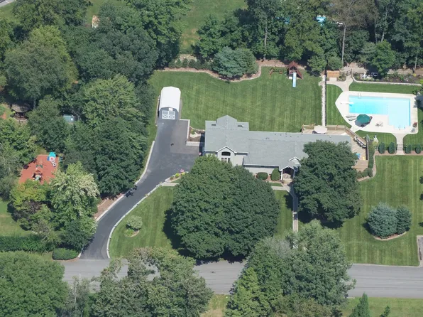 28 Greendale Dr, West Milford, NJ 07438