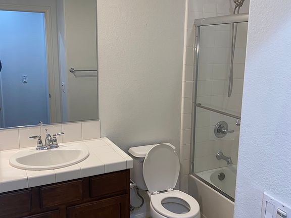 4th image of 9049 Catherine St
