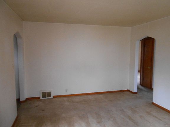 3rd image of 18434 Wentworth Ave