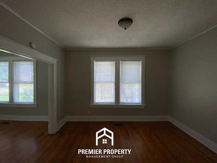 696 N Willett St — Photo 3