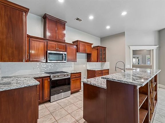 3rd image of 2101 Del Simmons Dr