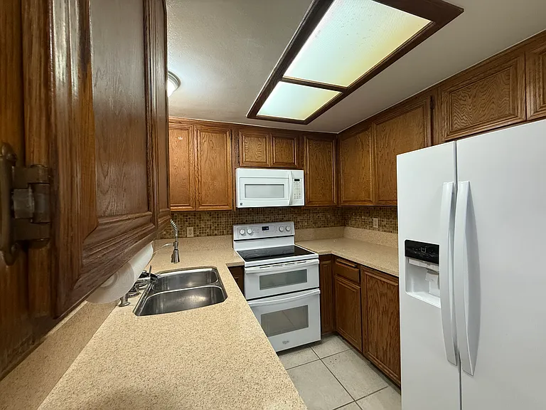 200 Elm Ave #7 — Photo 20