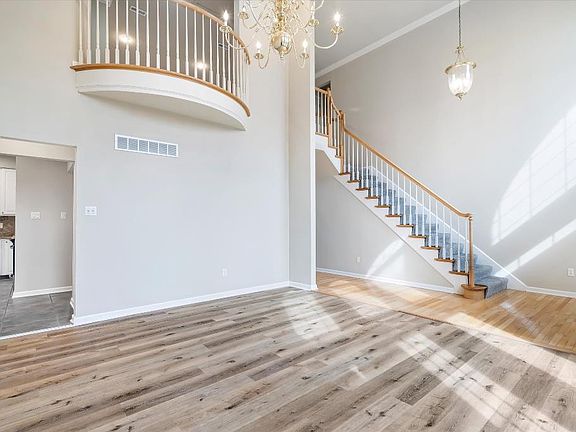 4th image of 721 Oaksdale Summit Ct
