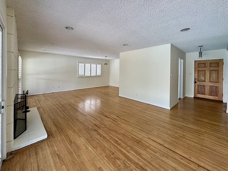 7928 Owensmouth Ave — Photo 5