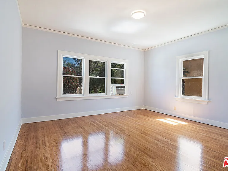 170 1/2 S Sycamore Ave — Photo 25