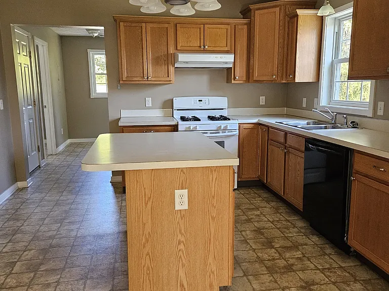 316 W Main St — Photo 2