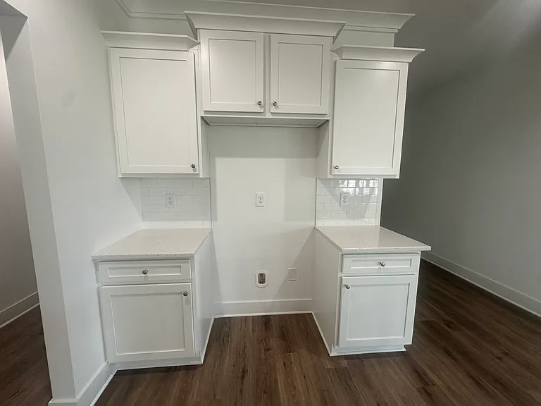 1551 Lake Dr — Photo 8