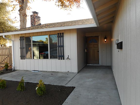 Front patio and entry