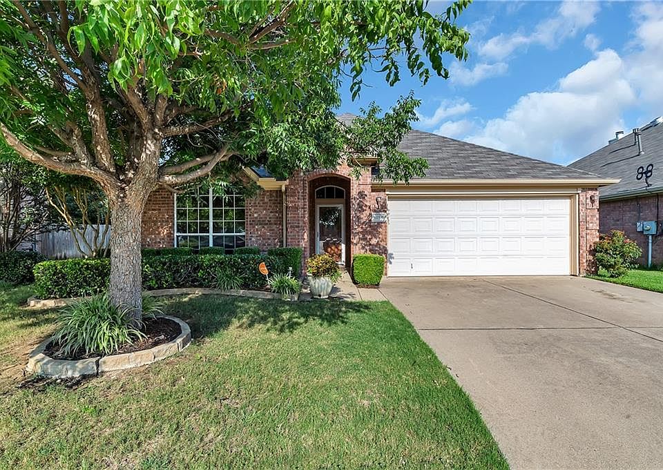 1st image of 10305 Jaybird Dr