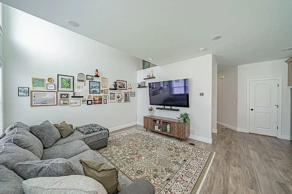 4725 Witts End — Photo 2