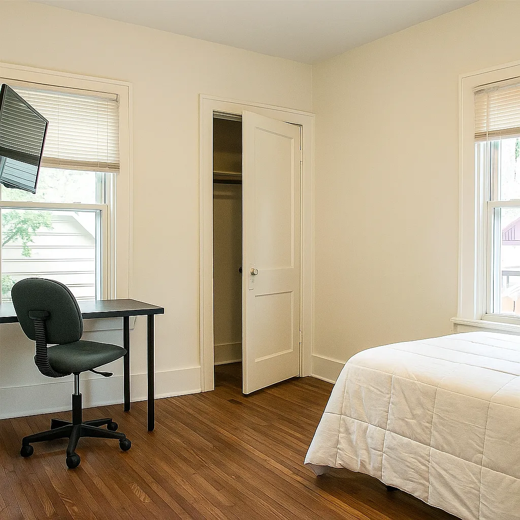 4 bed, 1293 sqft, $425 — Photo 1