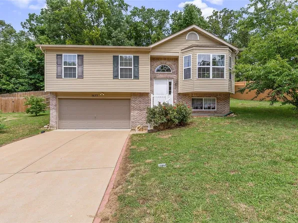 5633 Hawks Landing Dr, Hillsboro, MO 63050