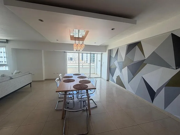 Metro Plaza Tower 305 Calle Villamil — Photo 7