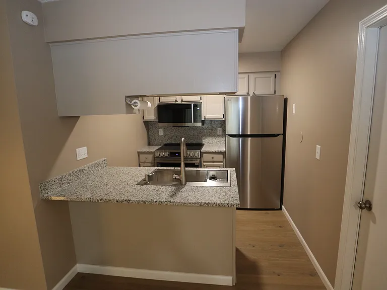 206 E Chimney Hill Dr #206 — Photo 3