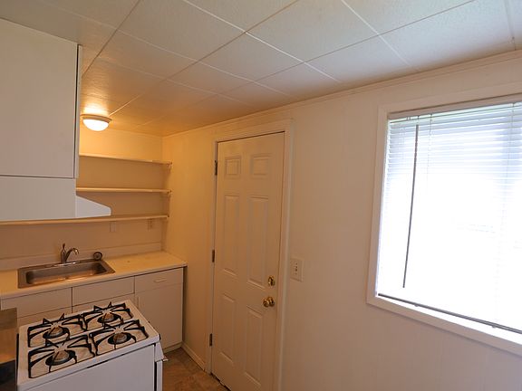 3rd image of 204 Redwood Hwy #3