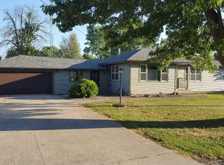 106 E Dwight St, Gardner, IL 60424
