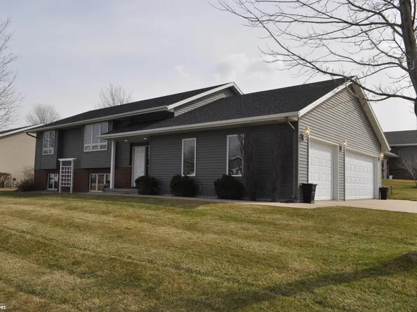 527 W Valley Dr, Carroll, IA 51401