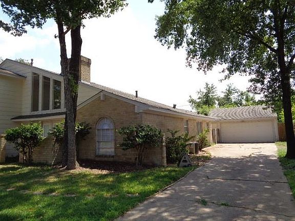 3rd image of 11815 Gardenglen Dr