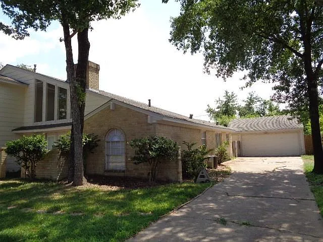 11815 Gardenglen Dr — Photo 3