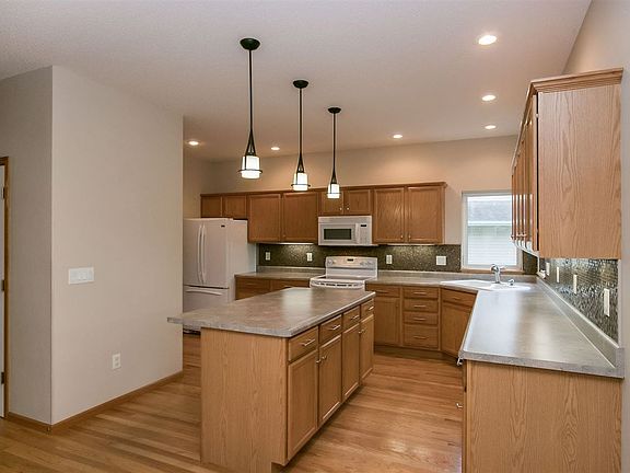 5th image of 2102 Timber Ln