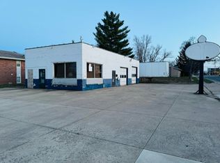 102 S Vine St, Heyworth, IL 61745