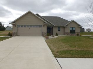 2120 Fieldcrest Dr, Bluffton, IN 46714