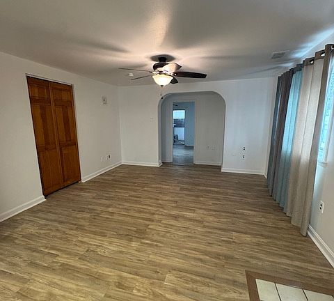 3rd image of 633 New Jersey Ave NE