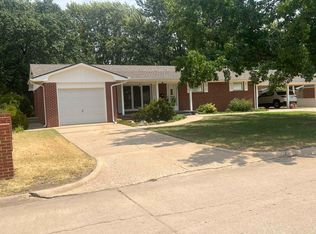 1108 N Vine St, Hoisington, KS 67544