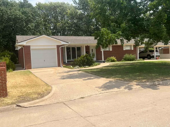 1108 N Vine St, Hoisington, KS 67544