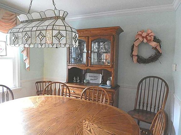 4th image of 214 Falconhurst Dr