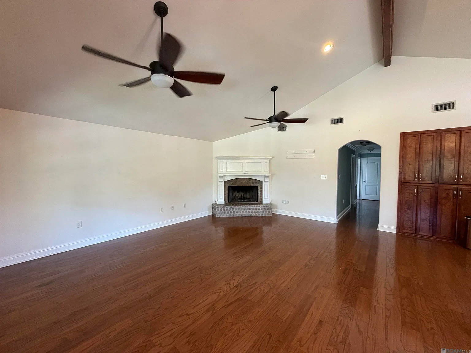 3 bed, 2264 sqft, $2,200 — Photo 2