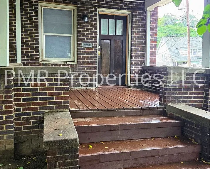 118 Platner St — Photo 2