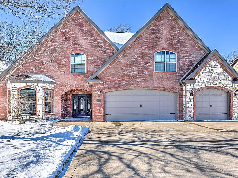 1st image of 307 NE Branchwood Ter
