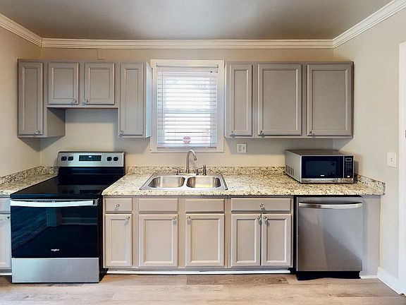 4th image of 2320 Vanderbilt Rd