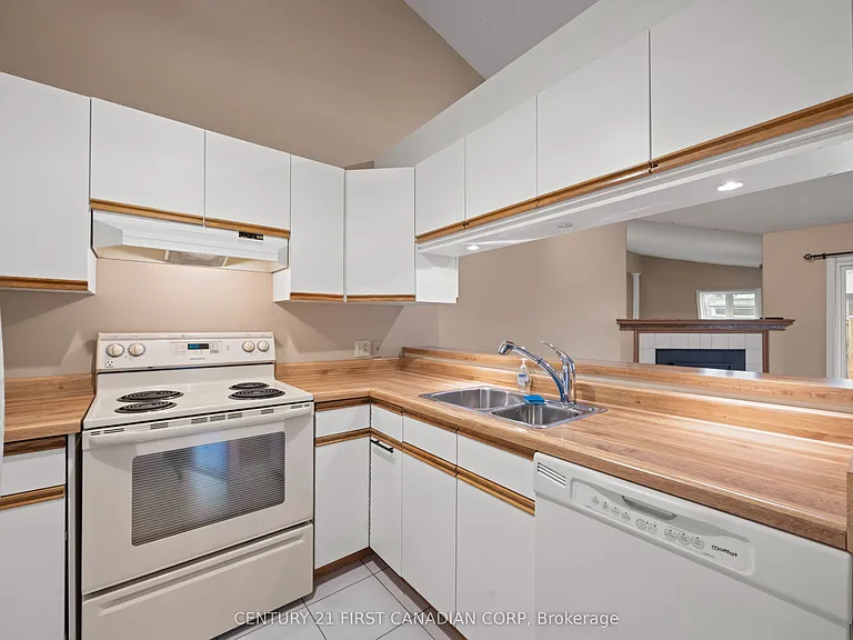 90 Ontario St S #12 — Photo 16