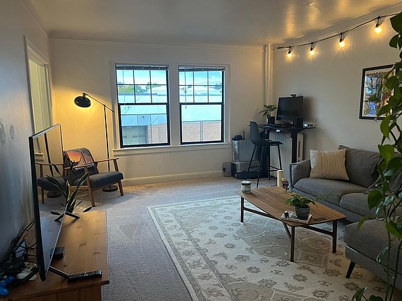 4th image of 5508 22nd Ave NW