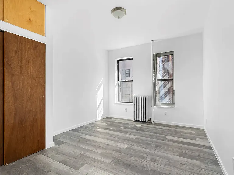446 W 46th St #2 — Photo 5