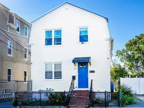 125 Field St, New Bedford, MA 02740
