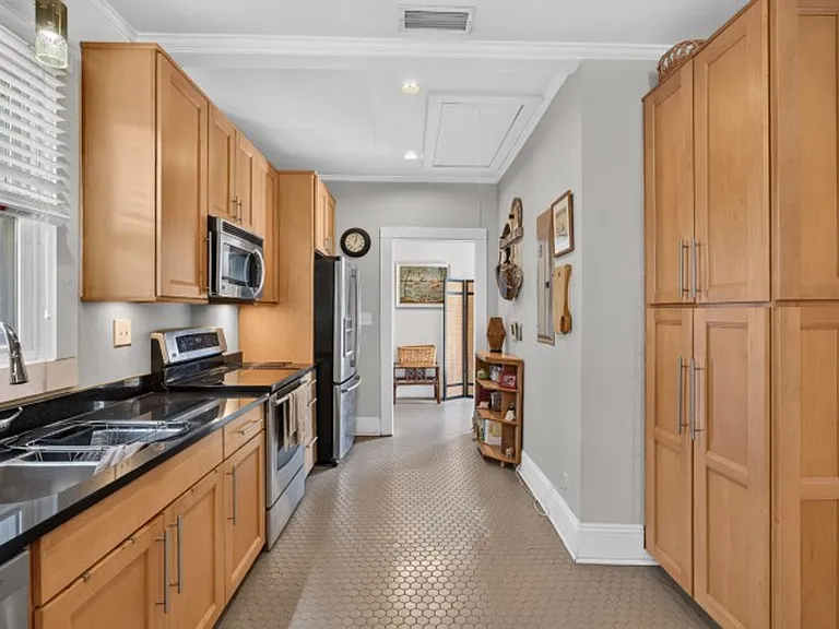 1555 Belmonte Ave — Photo 18