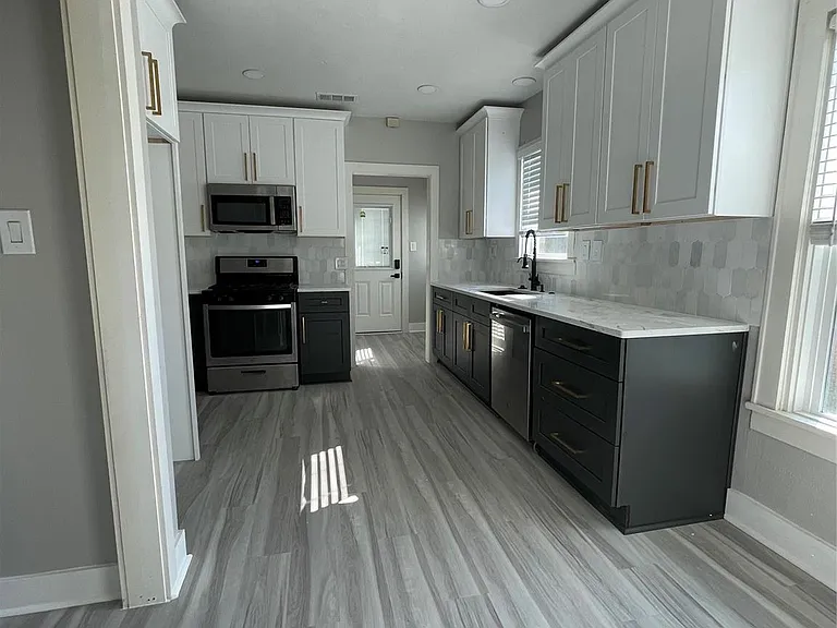 3020 Arbor St — Photo 4