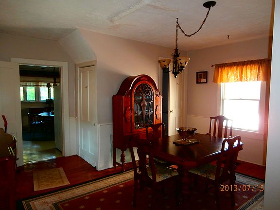 4th image of 219 Morris St